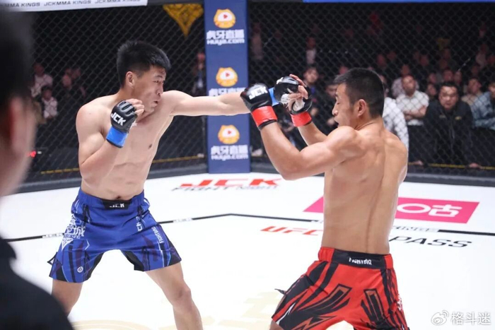 今晚，两位国际高手冲击JCK！中国选手面临严峻考验|腾力格|伊兹丁|李金波|阿斯克尔拜|MMA_新浪体育_新浪新闻